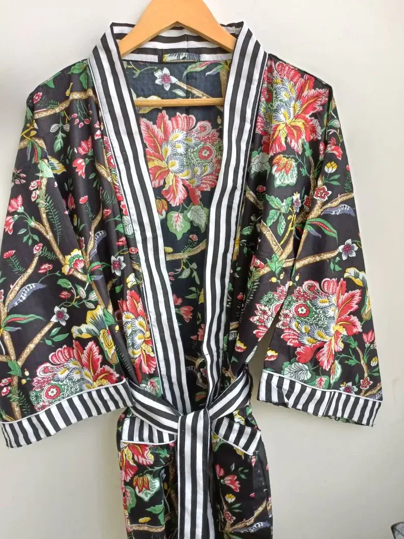 สีเทาเข้ม