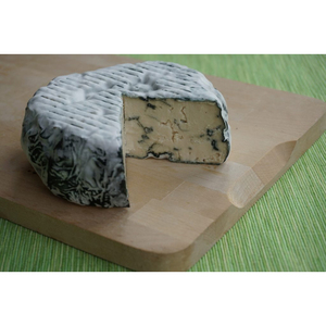 Queso azul cielo terciopelo cremoso, atrevido y picante, con una textura sedosa y un sabor intenso - Product Image 6