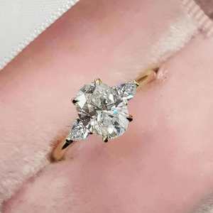 แหวนเพชรเพาะเลี้ยงทรงรี 3 เม็ด ทองคำแท้ 14K สำหรับคู่รัก พร้อมใบรับรอง IGI - Product Image 1