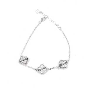 Pulsera de Plata de Ley 925 con Triple Trébol y Acabado Espejo |   Joyería Turca Hecha a Mano - Product Image 3