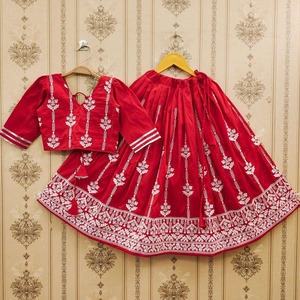 ชุดเลเฮนกาโชลีปักลายสำหรับงานปาร์ตี้เด็กผู้หญิง ขายดี ระบายอากาศได้ดี ยาวถึงพื้น เหมาะสำหรับงานเทศกาล งานวันเกิด และโอกาสพิเศษ ขายส่ง - Product Image 1