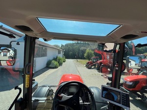 Qualité d'occasion premium pour tracteur de jardin Kubota M6-132 4x4, livraison rapide, excellent rapport qualité-prix, bon état, vente proposée - Product Image 5