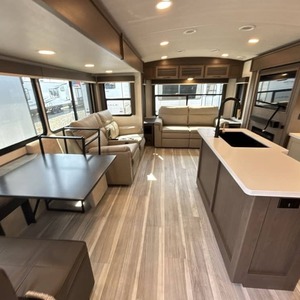 Nouvelle caravane Keystone C-o-u-g-a-r 33RLI 2026 à vendre pour le camping et les voyages - Product Image 1