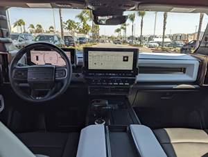 GMC HUMM-ER EV 2024 Usado en Buen Estado - Product Image 3