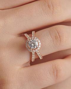 Diamant de luxe Halo Reverse Split Shank Round Solitaire Ring Moissanite 10K Gold Engagement Wedding Jewelry OEM ODM Supplier - Product Image 1