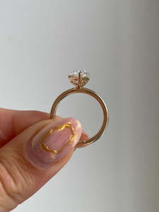 Estilo de lujo 18K oro amarillo sólido solitario pera corte laboratorio cultivado Diamante tachonado 3 garras diseñador mujeres fina promesa anillos a granel - Product Image 2