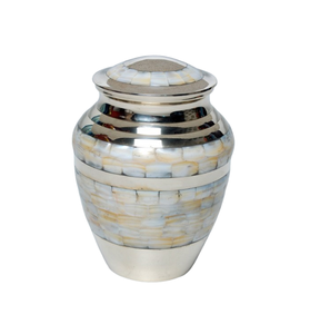 Urne funéraire en laiton à impression de pied majestueuse pour cendres urnes funéraires en métal taille personnalisée urne de cendres adultes en métal à vendre - Product Image 2