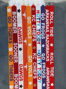 Correa de monedero con cuentas artísticas hechas a mano con acabado multicolor diseñado para bolsos modernos de moda y uso diario - Product Image 2