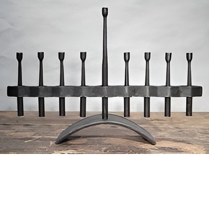 Menorah de metal personalizada de bajo precio con acabado de cobre antiguo Chanukah Hanukkah 9 Arm Judaica Jewish Candlestick Holder - Product Image 1