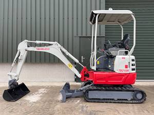 Mini-excavatrice Takeuchi TB260C d'occasion, testée et certifiée, 14 tonnes, moteur Kubota, 50 000 heures, origine France, à vendre - Product Image 5