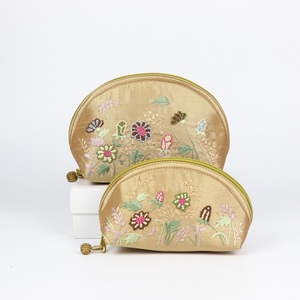 Portefeuilles pour femmes Lot classique de 2 sacs à main en taffetas avec perles de verre cousues à la main "Fleur et herbe" - Product Image 6