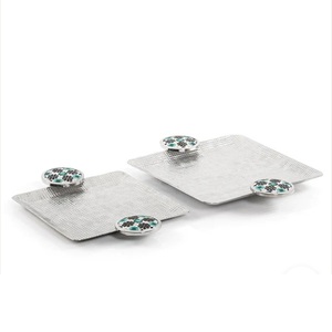Plateau de service en bois avec finition noyer et poignée en aluminium pour restaurants, cafés et hôtels, idéal pour servir plats, aliments et café - Product Image 4