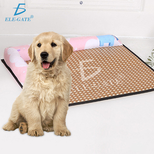 Cama Refrescante para Mascotas, Funda para Asiento de Coche, Tejido de Ratán Natural, Transpirable, Oxford, Fresca y Cómoda para Perros y Gatos, Ideal para Viajes, con Estampado - Product Image 1