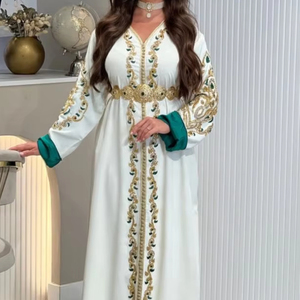 DESIGN ÉBLOUISSANT ET MAGNIFIQUE DE BRODERIE ZARI À LA MAIN SUR CAFTAN BLANC AVEC ROBE TRAIL POUR FÊTE-WEAR & Mariage = 2024 - Product Image 1