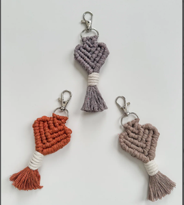 Llavero Artesanal de Moda |   Llavero de macramé |   Accesorios Boho, Llavero de Macramé Hecho a Mano - Product Image 2