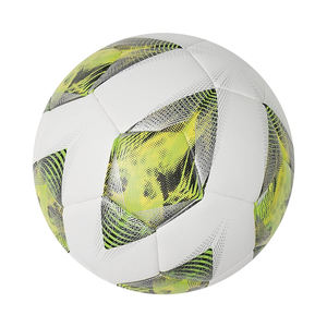 ฟุตบอลเย็บมือคุณภาพสูงจากปากีสถาน ผลิตจากวัสดุ PU น้ำหนักเบา ติดตั้งด้วยความร้อน เหมาะสำหรับเล่นกลางแจ้ง - Product Image 4