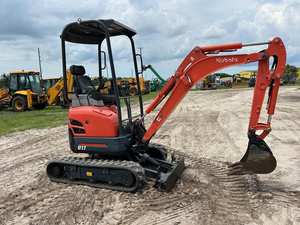 Mini-excavatrice sur chenilles U17 2021 : Moteur et boîte de vitesses haute performance de 16,1 CV pour espaces restreints - Product Image 6