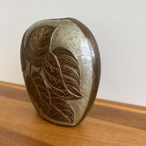 Vase en métal à motif de feuilles décoratives pour table centrale, table d'appoint, décoration intérieure, présentation d'événements, célébration de mariage et rassemblement - Product Image 4