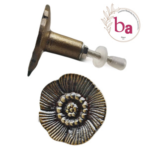 Tiradores de gabinete de cajón de puerta de hierro fundido antiguo de latón de estilo moderno de lujo europeo y tirador para armario, tocador y cocina - Product Image 1