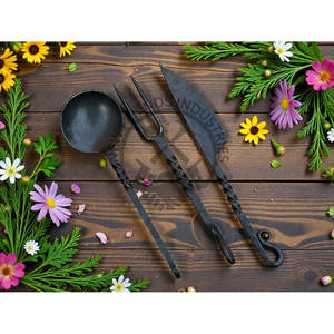 Nouvelle édition Ensemble de couverts médiévaux forgés par un forgeron Ensemble d'ustensiles de cuisine et de salle à manger décoratifs uniques avec poignée torsadée pour le camping - Product Image 1