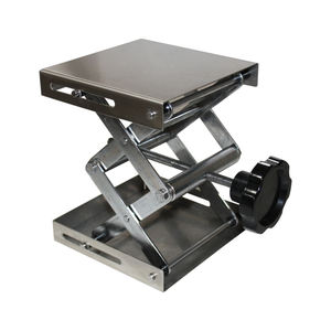 Le cric de laboratoire se compose de pièces métalliques connectées ensemble en forme de ciseaux entre une plate-forme supérieure et une plate-forme inférieure - Product Image 3