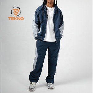 Precio al por mayor 2025 nuevo traje cortavientos con cremallera hecho a medida de alta calidad ropa de exterior de tendencia chándal cómodo para hombres - Product Image 1