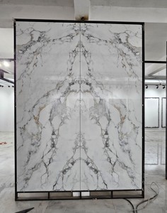 Panel de pared de porcelana de mármol moderno, baldosas de suelo de 3200*1200mm, 2400x1200mm, losas de piedra sinterizada de oro Calacatta Artificial - Product Image 1