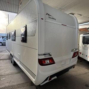 Caravane de style hobby de qualité supérieure, structure en aluminium robuste, intérieur spacieux pour 4 à 6 personnes, conduite confortable - Product Image 2