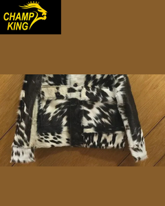 Veste en fausse fourrure de style vintage de haute qualité à imprimé vache avec boutons, fabriquée par la marque Champ King - Product Image 3