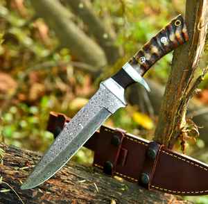 Couteau à lame fixe fait main en gros pour la survie en plein air, le camping, la pêche, la chasse, lame en acier Damas avec étui - Product Image 1