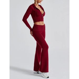 Conjunto deportivo retro Y2K para mujer, chándal de dos piezas con capucha y pantalones acampanados con corte de bota, logotipo personalizado - Product Image 2