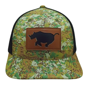 Vente en gros de casquette camionneur 6 panneaux en cuir camouflage avec logo, maille noire, couture contrastée, boucle à simple boutonnage pour tous les âges - Product Image 1