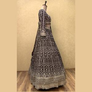 Exclusivo café marrón de alta calidad Zari trabajo Lehenga en Georgette perfecto para bodas o recepción de proveedor de la India a granel - Product Image 4