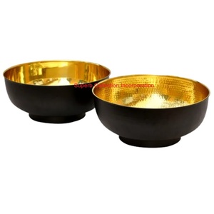 Bol de pédicure enduit de poudre blanche de luxe avec intérieur en laiton martelé doré pour Spa Salon Trempage des pieds et relaxation en vente - Product Image 6