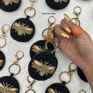 Porte-clés en perles faites à la main breloques de sac coquilles de noix de coco exquises motifs de nuages floraux accessoires de bijoux de mode légers pour - Product Image 1