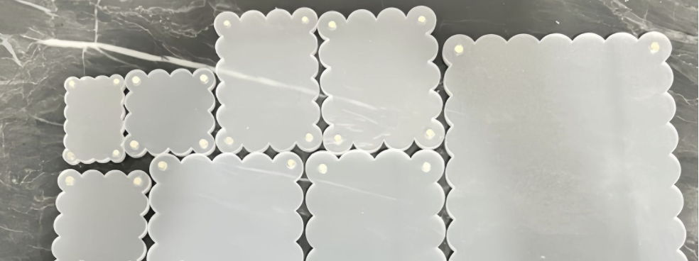 Borde ondulado transparente