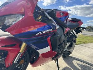 Moto CBR1000RR 2024 - Product Image 6