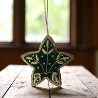 Handgefertigtes Deluxe Weihnachtsbaum-Ornament-Set mit Glänzendem Stern Zari-Stickerei Leichtgewichtige Innendekoration für die Feiertage Indien
