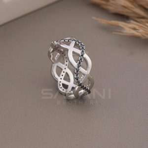 Anillo Infinito de Moissanita Negra, Elegante Banda Infinita de Diamantes, Oro Blanco de 10k, Cruz Vintage, Joyería Nupcial Única de la India - Product Image 5