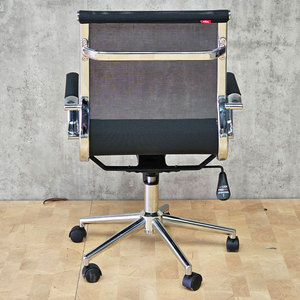 HOM1007-05 Chaise de bureau pivotante contemporaine minimaliste avec dossier bas en maille, appui-tête réglable, en aluminium et tissu – pour usage domestique - Product Image 4