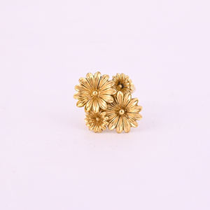 Broche de Racimo Floral LUXVORY, Anillo Chapado en Oro para Mujer, Moderno para Cualquier Ocasión - Product Image 1