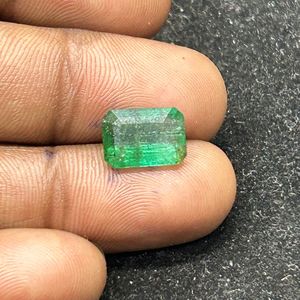 4,50 CT IGI Certified Vivid Green Emerald Cut Swat Emerald, 100% Natural Earth Mined Gemstone. - Product Image 3