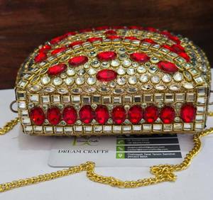 Sac à main ovale en laiton avec mosaïque de pierres de verre rouge, fait à la main, tendance Feng Shui, sac à main glamour de créateur, cadeaux pour elle - Product Image 5