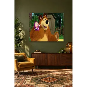 Fida Masha joyeusement perchée sur l'épaule de Big Bear - Impression sur toile - Product Image 1