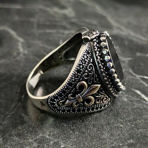 Anillo de Plata Hecho a Mano para Hombre con Piedra Ovalada de Ónix Negro, Anillo Real Francés con Sello y Símbolo Floral Gi Fleur De Lys - Product Image 5