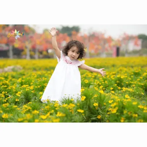 Vestido de niña con textura de pecho Flor Precio competitivo de alta calidad Vestidos infantiles para niñas Patrón encantador Embalaje en bolsa de polietileno ..