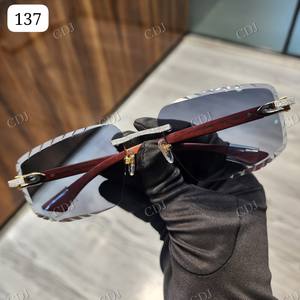 Lunettes de soleil classiques pour homme de haute qualité CustomDiamJewel, monture en acier inoxydable premium, verres anti-reflets certifiés GRA VVS - Product Image 1