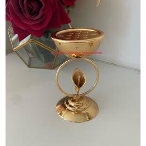 Brûleur Bakhoor décoratif en laiton finition or antique avec support en bois d'or parfait pour la décoration intérieure centres de table de mariage - Product Image 6
