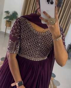 Belle robe Anarkali en soie avec robe longue pakistanaise Salwar Kameez Dupatta pour les fonctions de mariage. - Product Image 2