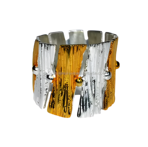 Anillo único hecho a mano con diseño texturizado de capa de plata y oro Anillo de moda para regalo de aniversario de compromiso o fiestas para unisex. - Product Image 4